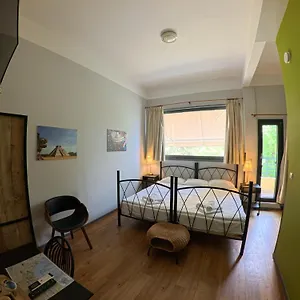 Rentrooms בית הארחה